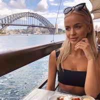 Meski begitu Gabby terkejut dengan sejumlah fans BTS yang menghubungi brand-brand yang bekerjasama dengannya dan meminta mereka untuk memutus kontrak. Gabby pun dituduh sebagai orang yang rasis, xenophobic, dan homophobic hanya karena berpacaran dengan Alex. Foto: Instagram @gabbygoessling