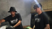Marshall Sastra dan Vincent Verhaag akan seru-seruan di Banggai Laut, Sulawesi Tengah. (dok. MTMA)