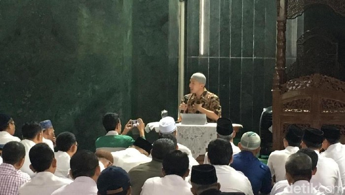 Dibilang Batal Begini Suasana Ceramah Felix Siauw Di Masjid Pemprov Dki