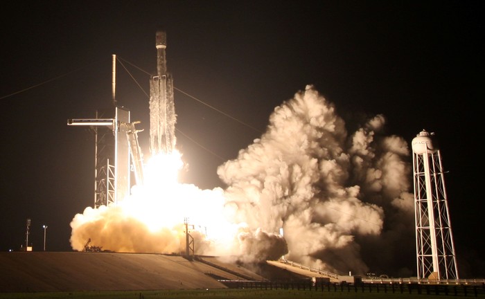 Peluncuran terbaru Falcon Heavy. Foto: Reuters Peluncuran terbaru Falcon Heavy. Foto: Reuters