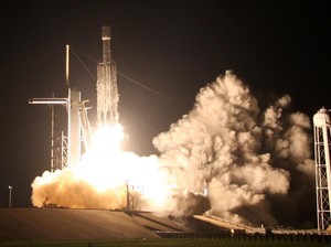 Roket Terkuat Dunia Sukses Terbangkan 24 Satelit