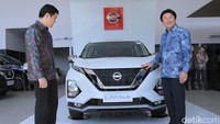Saat disinggung mobil jenis apakah yang cocok digunakan oleh masyarakat yang ada di wilayah Bandung dan sekitarnya, menurutnya Nissan Livina, Serena dan Terra cocok digunakan, dengan begitu pihaknya akan terus mengikuti permintaan pasar.