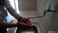 Rusun Rorotan ini ditujukan kepada warga Jakarta yang belum memiliki rumah dengan pendapatan UMR Jakarta. Sehingga warga yang tinggal di rusun itu ditujukan untuk warga menengah kebawa. Selain itu, warga yang tinggal di rusun itu hanya boleh memiliki kendaraan motor maksimal dua motor dan tidak boleh ada warga yang membawa mobil.