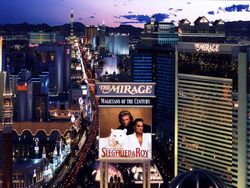 Memburu Keindahan Kota di Kala Malam Lewat Bidikan Kamera