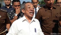 Qomar tiba di Kejaksaan Negeri (Kejari) Brebes, Jawa Tengah, Rabu (26/66/2019) pagi.