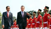 Penyambutan Mauricio Macri diawali dengan upacara kenegaraan.