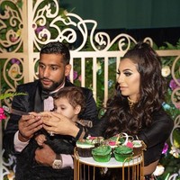 Amir Khan dan istrinya, pengusaha kosmetik dan selebgram Faryal Makhdoom, menggelar sebuah pesta mewah untuk merayakan ulang tahun pertama putri kedua mereka, Alayna, belum lama ini. (Foto: Instagram @amirkingkhan)