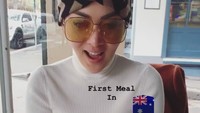 Usai menikmati keindahan Bora Bora, keduanya pun bertolak ke Sydney. Ini dia makanan pertama yang dinikmati Syahrini. Foto: Instagram