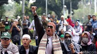 Mereka menggelar aksi jelang sidang putusan MK terkait sidang sengketa Pilpres 2019 yang sebelumnya di selenggarakan di Mahkamah Konstitusi (MK).