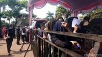 Cilegon menjadi magnet bagi para pencari kerja karena kota ini disebut sebagai kota industri.