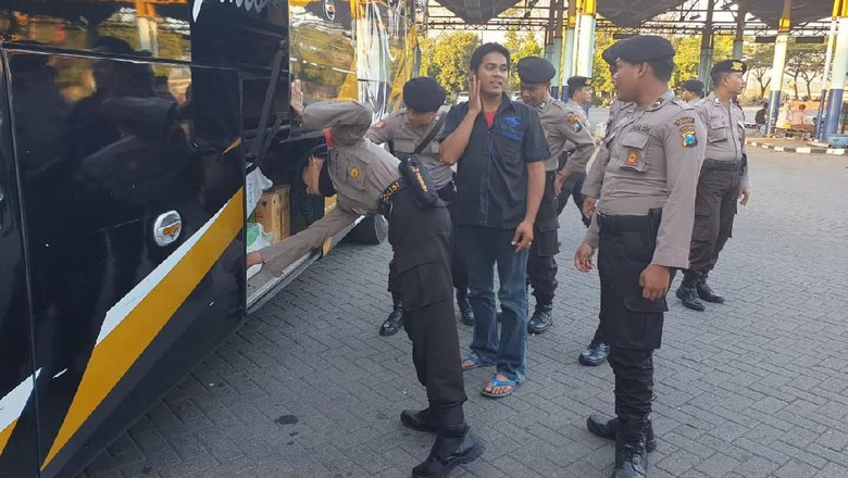 Antisipasi Massa ke Jakarta, Terminal Bunder Gresik Dirazia Antisipasi Massa ke Jakarta, Terminal Bunder Gresik Dirazia