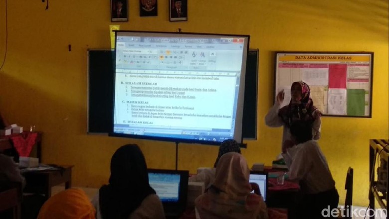 Revisi Aturan Berbaju Muslim di SDN Gunungkidul Akhirnya Dicabut Revisi Aturan Berbaju Muslim di SDN Gunungkidul Akhirnya Dicabut