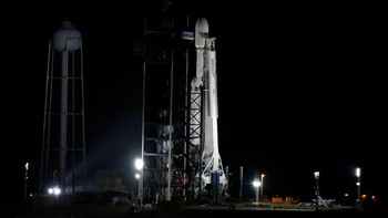 Ini adalah pertama kalinya kalangan militer memanfaatkan Falcon Heavy. Juga penerbangan perdana Falcon Heavy yang digelar pada malam hari. Foto: Reuters
