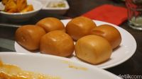 Menikmati Lezatnya Chilli Crab di Bangunan Begaya Gothic