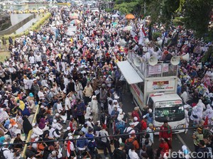 Apakah Aksi Massa Kawal Sidang MK Ganggu Ekonomi RI?