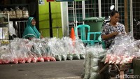  Meski begitu, isu relokasi tersebut sudah banyak diketahui pedagang.