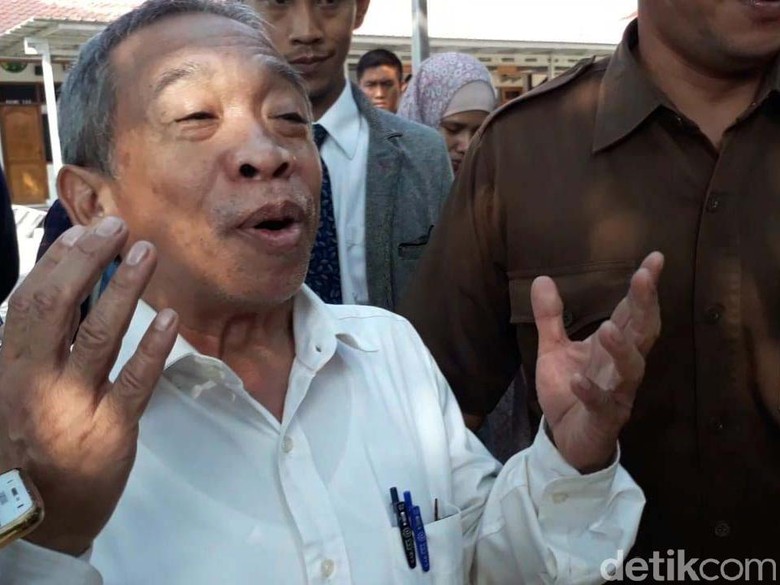 Pelawak Qomar, dari Guru hingga Tersangkut Pemalsuan Ijazah/Foto: Imam Suripto Pelawak Qomar, dari Guru hingga Tersangkut Pemalsuan Ijazah/Foto: Imam Suripto