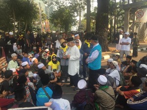 Massa Aksi Kawal MK Mulai Berdatangan di Patung Kuda Monas