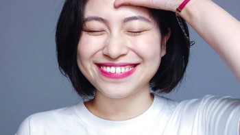 CC menurut Xiaomi adalah singkatan camera+camera, menandakan handset tersebut fokus pada sektor fotografi. Tetapi bisa juga diartikan lain, termasuk chic, colorful, dan creative. Foto: Xiaomi