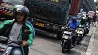 Bondan menjelaskan faktornya memang bisa beragam, mulai dari sejumlah PLTU Batu Bara di sekitar Jakarta, hingga kendaraan. Namun, ia tak dapat memastikan faktor-faktornya secara detail.
