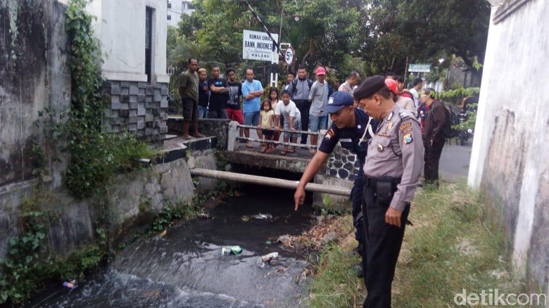 Mayat Bayi Ditemukan Terbuang di Dekat Perumahan Bank Indonesia Malang Mayat Bayi Ditemukan Terbuang di Dekat Perumahan Bank Indonesia Malang