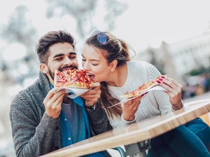 22% Wanita Pergi Kencan dengan Pria Hanya untuk Makan Gratis