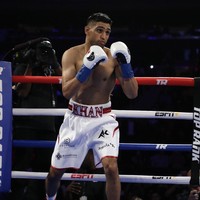 Selain dari olahraga, mantan petinju kelas welter junior ini juga menambah pundi-pundinya sebagai bintang reality show Im A Celeb. (Foto: Getty Images)