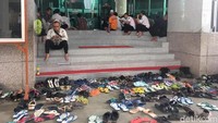 Sementara itu, ada massa Ansor yang memprotes pengajian itu sedang bergerak ke Masjid Balai Kota DKI. Foto: Arief Ikhsanudin/detikcom