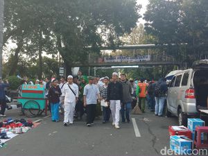 Massa Aksi Kawal MK Mulai Bubarkan Diri dengan Tertib