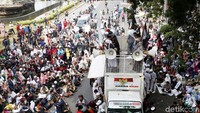 Massa Aksi mulai meramaikan kawasan Patung Kuda, Jakarta.