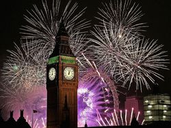 Memburu Keindahan Kota di Kala Malam Lewat Bidikan Kamera