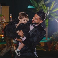 Dikabarkan Daily Mail, pesta bertema hutan tersebut menghabiskan biaya sebesar 75 ribu poundsterling atau sekitar Rp 1,3 miliar (kurs Rp 18.000). (Foto: Instagram @amirkingkhan)