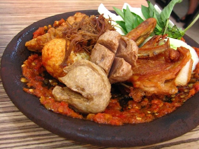 Rekomendasi Tempat Makan Sekitar UNESA Ketintang dan Lidah Wetan