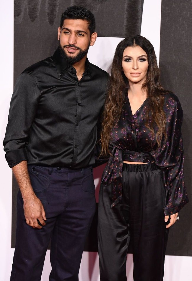 Sukses sebagai petinju, Amir Khan yang sat ini berusia 32 tahun disebut Celebrity Net Worth memiliki kekayaan sekitar 23 juta poundsterling atau hampir mencapai Rp 415 miliar pada 2018. (Foto: Getty Images)