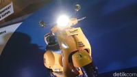 New Vespa GTS Super 150 ABS dibekali mesin i-get yang diklaim memberi kekuatan lebih dengan konsumsi bahan bakar yang irit. Kembali ke desain, skuter ini juga sudah pakai desain jok baru yang terbuat dari material khusus. Foto: Luthfi Anshori