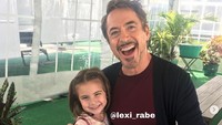 Penampilannya bersama Robert Downey Jr membuat banyak orang yang baper. Dok. Instagram/lexi_rabe