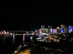 Memburu Keindahan Kota di Kala Malam Lewat Bidikan Kamera