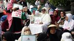 Begini Suasana Aksi Massa Kawal MK di Patung Kuda