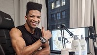 Etika Desmond terkenal sebagai YouTuber yang kerap mereview dan bermain game. Dok. Instagram/etika