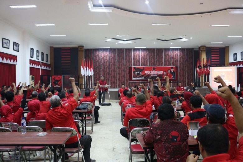 PDIP Semarang Usung Hendrar Prihadi Hingga 2024 PDIP Semarang Usung Hendrar Prihadi Hingga 2024