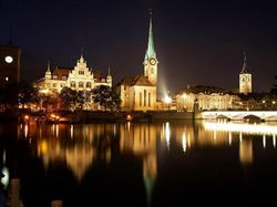 Memburu Keindahan Kota di Kala Malam Lewat Bidikan Kamera