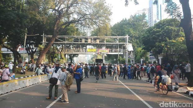 Massa Aksi Kawal MK Mulai Bubarkan Diri dengan Tertib