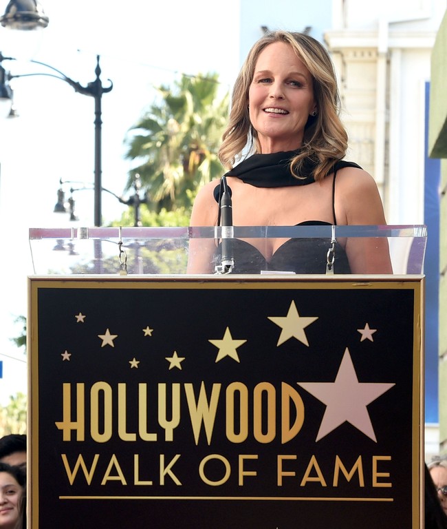 Bintang film What Woman Want Helen Hunt menjadi seorang ibu untuk pertama kalinya saat berusia 41 tahun. Ia kembali dikarunia seorang anak dari pernikahan berikutnya. (Foto: Getty Images)