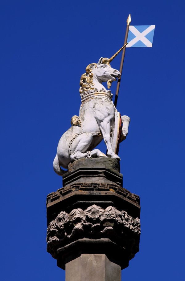 Inilah yang membuat warga Skotlandia begitu erat dengan unicorn. Mereka menjadikan unicorn sebagai simbol kemurnian, kekuatan, keperawanan dan kelembutan. Mitos lain juga dikaitkan bahwa hanya perawan yang bisa menaklukan unicorn. (iStock) Inilah yang membuat warga Skotlandia begitu erat dengan unicorn. Mereka menjadikan unicorn sebagai simbol kemurnian, kekuatan, keperawanan dan kelembutan. Mitos lain juga dikaitkan bahwa hanya perawan yang bisa menaklukan unicorn. (iStock)