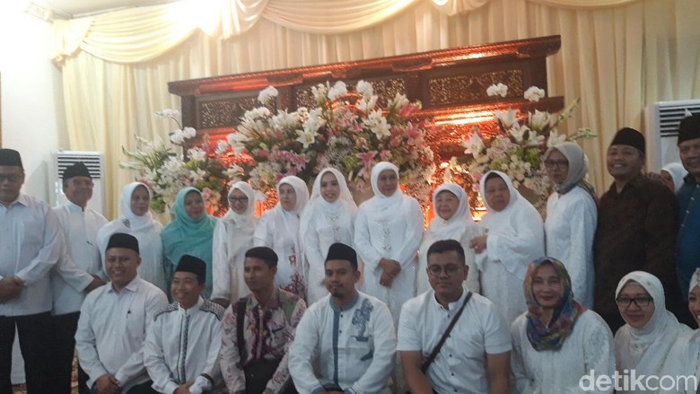 Cerita Putri Khofifah Soal Kisah Asmaranya yang Bersemi di Sebuah Lobi Cerita Putri Khofifah Soal Kisah Asmaranya yang Bersemi di Sebuah Lobi