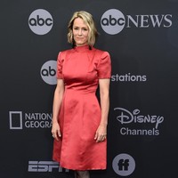 Mary Stuart Masterson terkenal sebagai seorang aktris, penulis naskah dan sutradara Amerika pada akhir 1980-an. Di pernikahan ketiganya dengan aktor Jeremy Davidson, ia dikarunia sepasang kembar pada usia 43 tahun. Saat ini, ia sudah memiliki empat anak. (Foto: Getty Images)