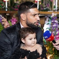 Adapun pesta diadakan di University of Bolton Stadium, Horwich, Manchester, Inggris. Tempat tersebut juga pernah menjadi pilihan Amir dan Frayal untuk menggelar pesta pertunangan mereka yang menelan biaya 150 ribu poundsterling atau Rp 2,7 miliar. Pesta ulang tahun kelima anak pertamanya, Lamaisah, juga digelar di tempat yang sama. Pestanya pun tak kalah mewah dengan ongkos sebesar 100 ribu poundsterling atau Rp 1,8 miliar. Butuh waktu tiga bulan untuk mempersiapkan pesta tersebut. (Foto: Instagram @amirkingkhan)