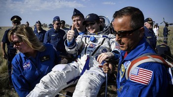 Dan yang terakhir astronot Anne McClai. Foto: Reuters
