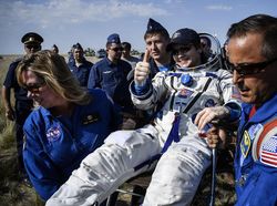 Momen Dramatis Kapsul Rusia Pulangkan Astronot ke Bumi