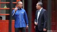 Selain Zulkifli Hasan, capres-cawapres Prabowo Subianto-Sandiaga Uno dan sejumlah pimpinan partai Koalisi 02 lainnya juga turut hadir untuk nonton bersama sidang putusan MK.